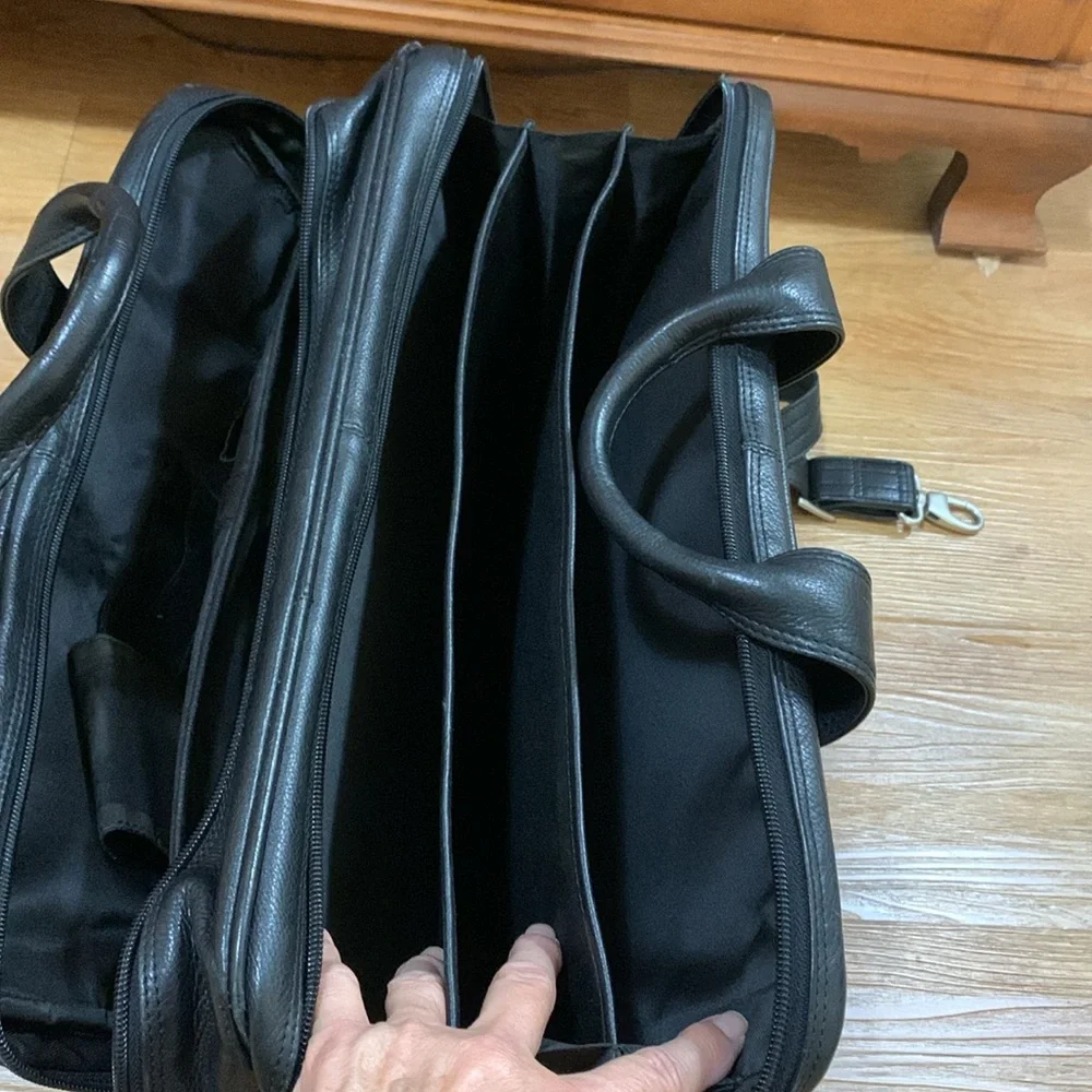 Black Leather Expandable Laptop Briefcase Bag